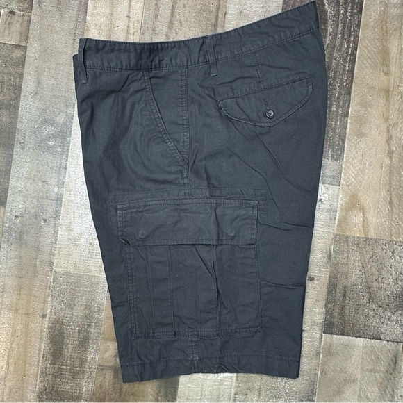 Levi”s Like New Cargo Shorts size 34 - Picture 2 of 10